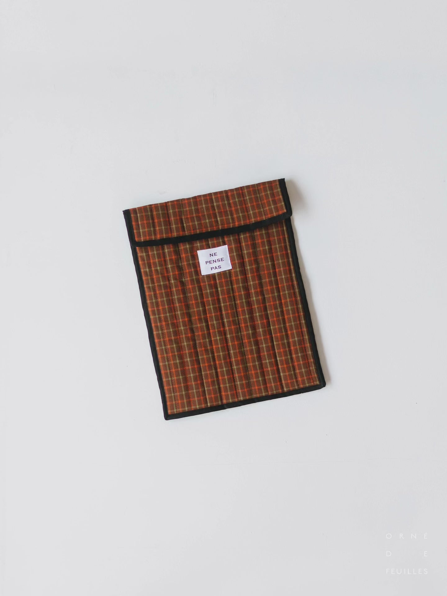 ne pense pas キルティングチェックPCケース｜ポーチ｜オルネ ド