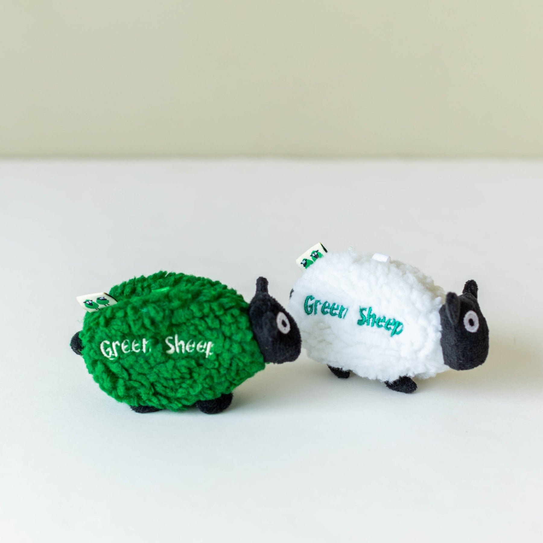 ヒツジのマナー袋入れ（POOP BAG HOLDER）｜ポーチ｜オルネ ド