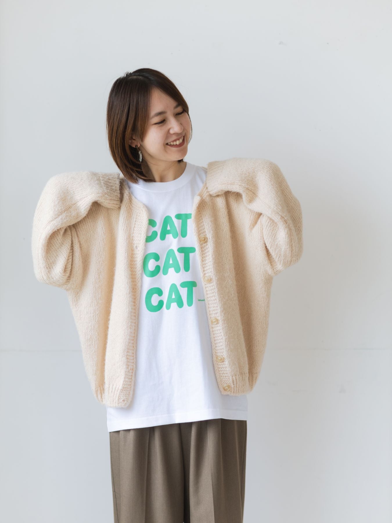 STOMACHACHE. × Orneko Tシャツ