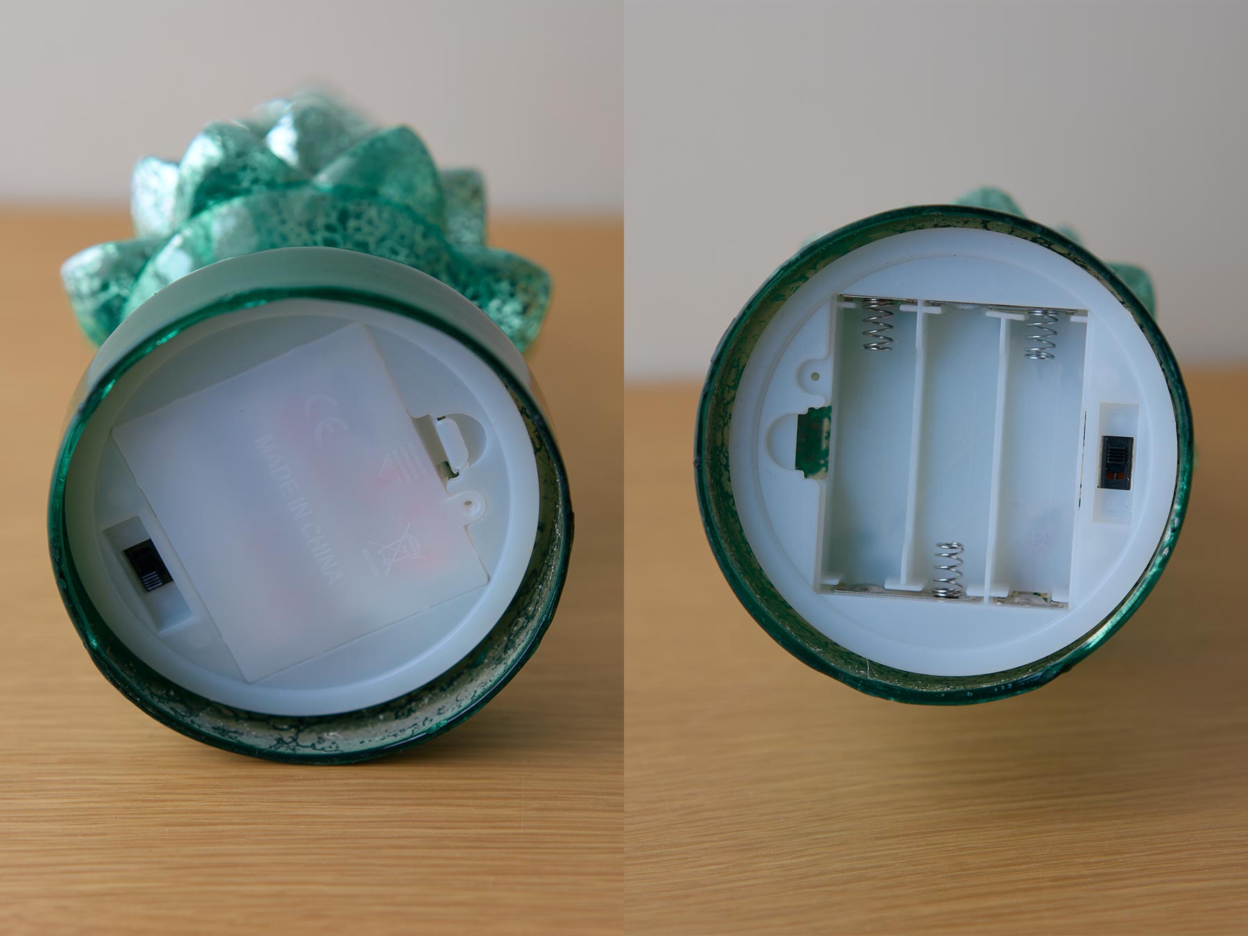 グリーンは単3電池×3本使用。底面にスイッチあり。