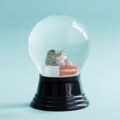 Lサイズ／ボールと遊ぶネコ