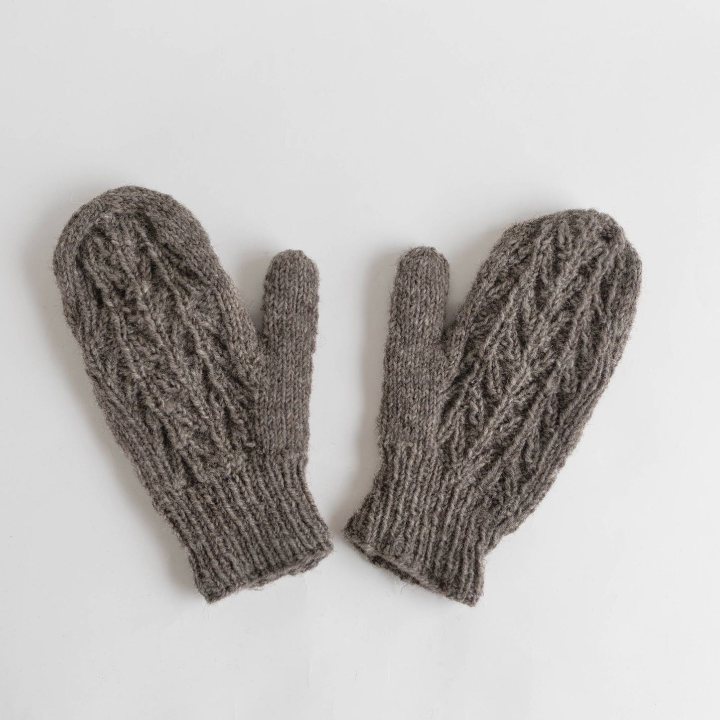 グレーブラウン