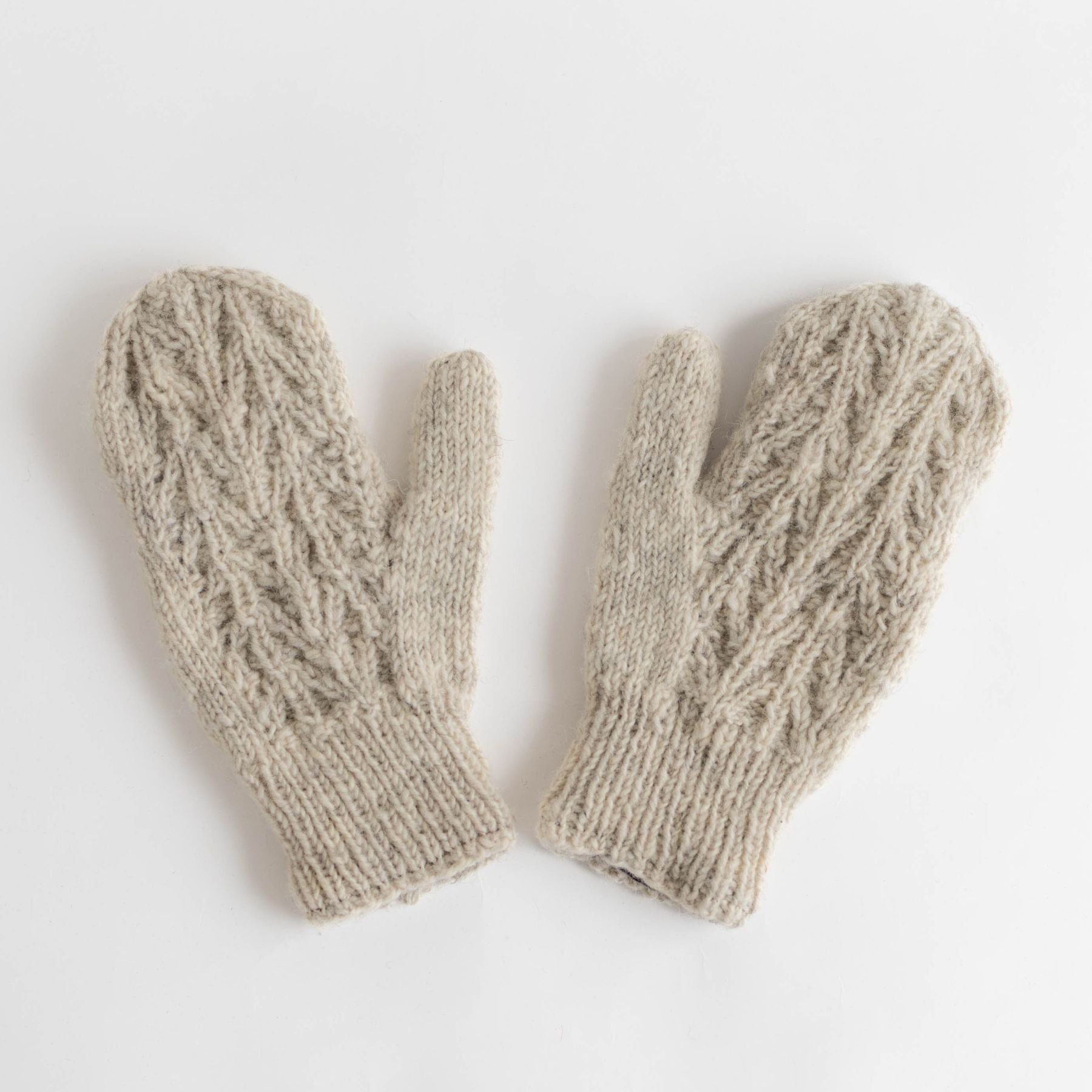 グレーホワイト