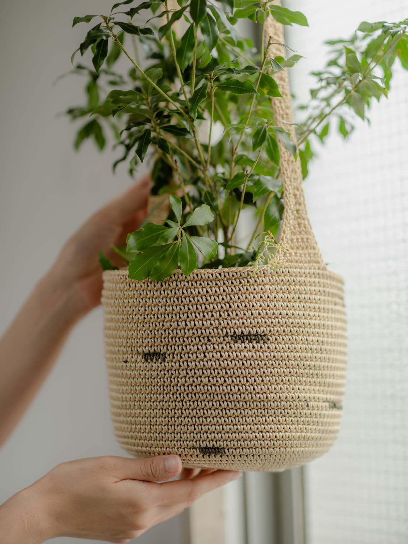 M／ベージュ