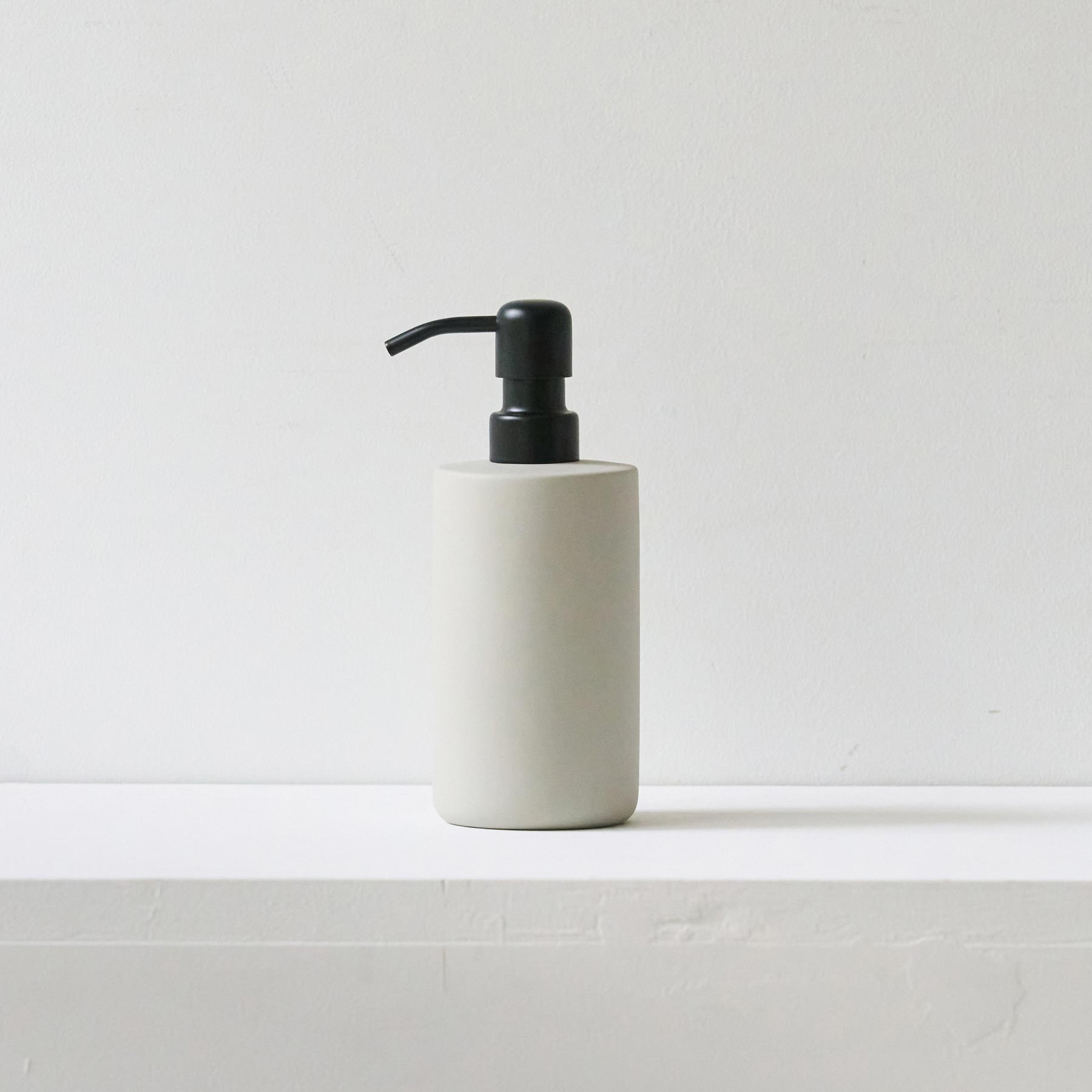 SERAX Cose ソープディスペンサー｜バス・トイレ用品｜オルネ ド