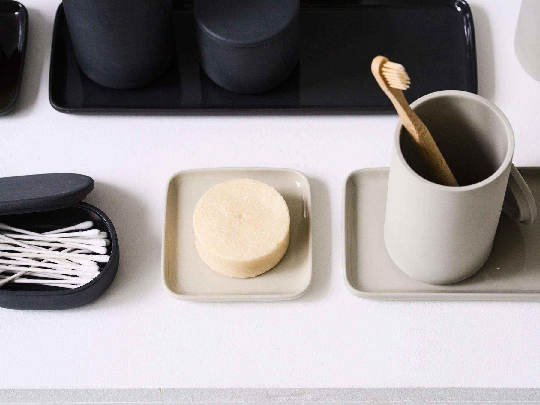 SERAX Cose トレイ｜バス・トイレ用品｜オルネ ド フォイユ公式