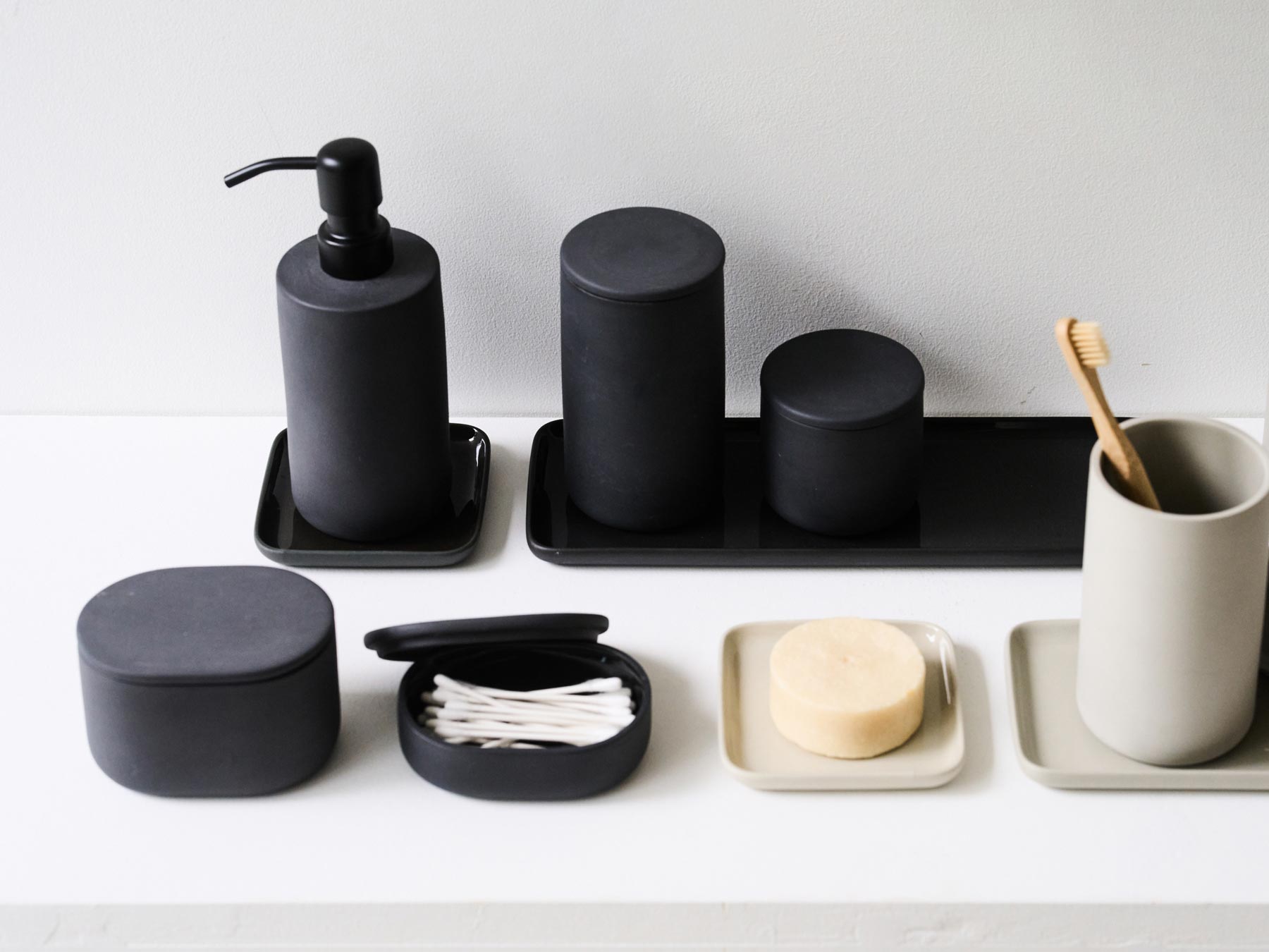 SERAX Cose トレイ｜バス・トイレ用品｜オルネ ド フォイユ公式