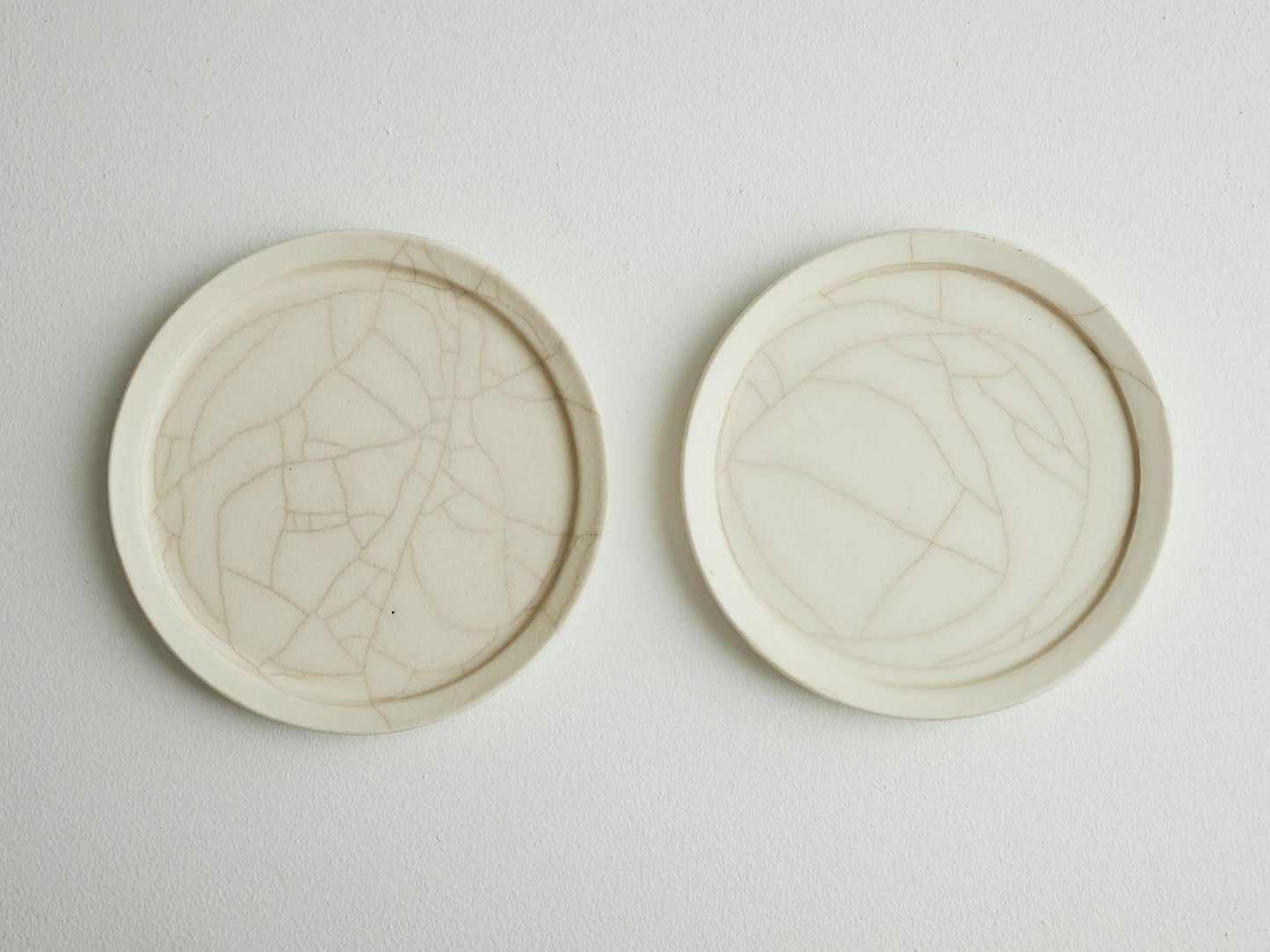 megumi tsukazaki リム皿／貫入・M