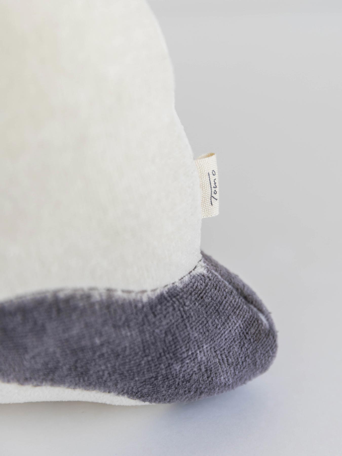 Tomotake ネコのクッション｜オブジェ・ぬいぐるみ｜オルネ ド