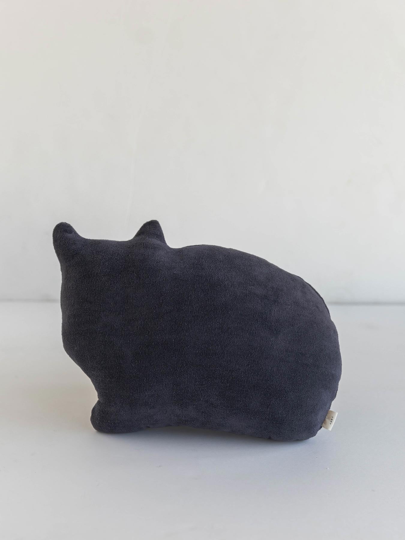 置物 TOMOTAKE Cat Cushion nero ANIMAL CUSHION | Tomotake トモタケ ／ MUDDY WORKS by