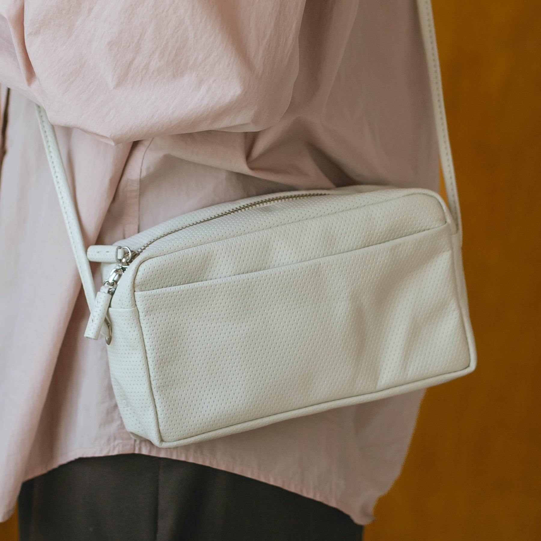 a（アー）ショルダーバッグ ミニ｜バッグ｜オルネ ド フォイユ公式