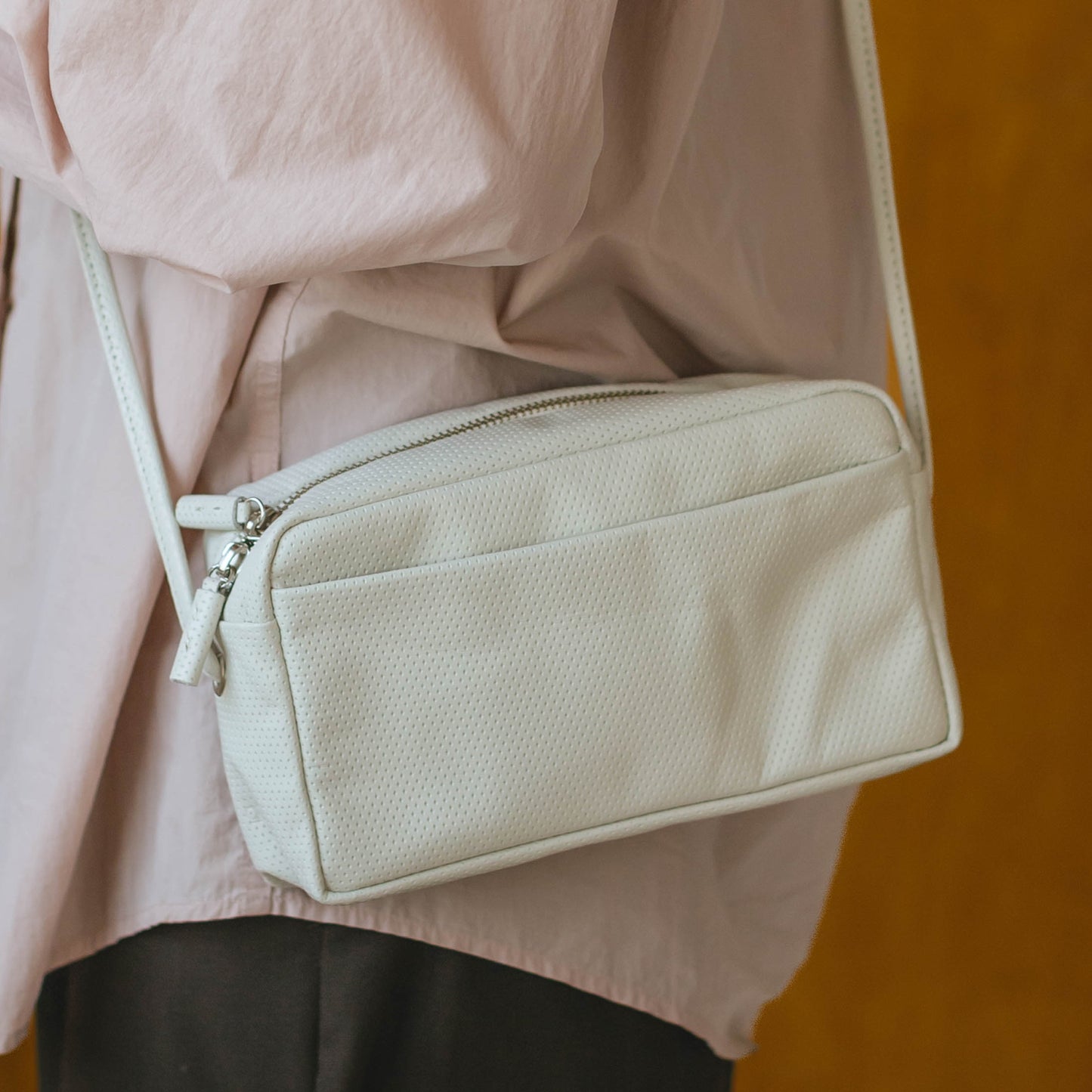 a（アー）ショルダーバッグ ミニ