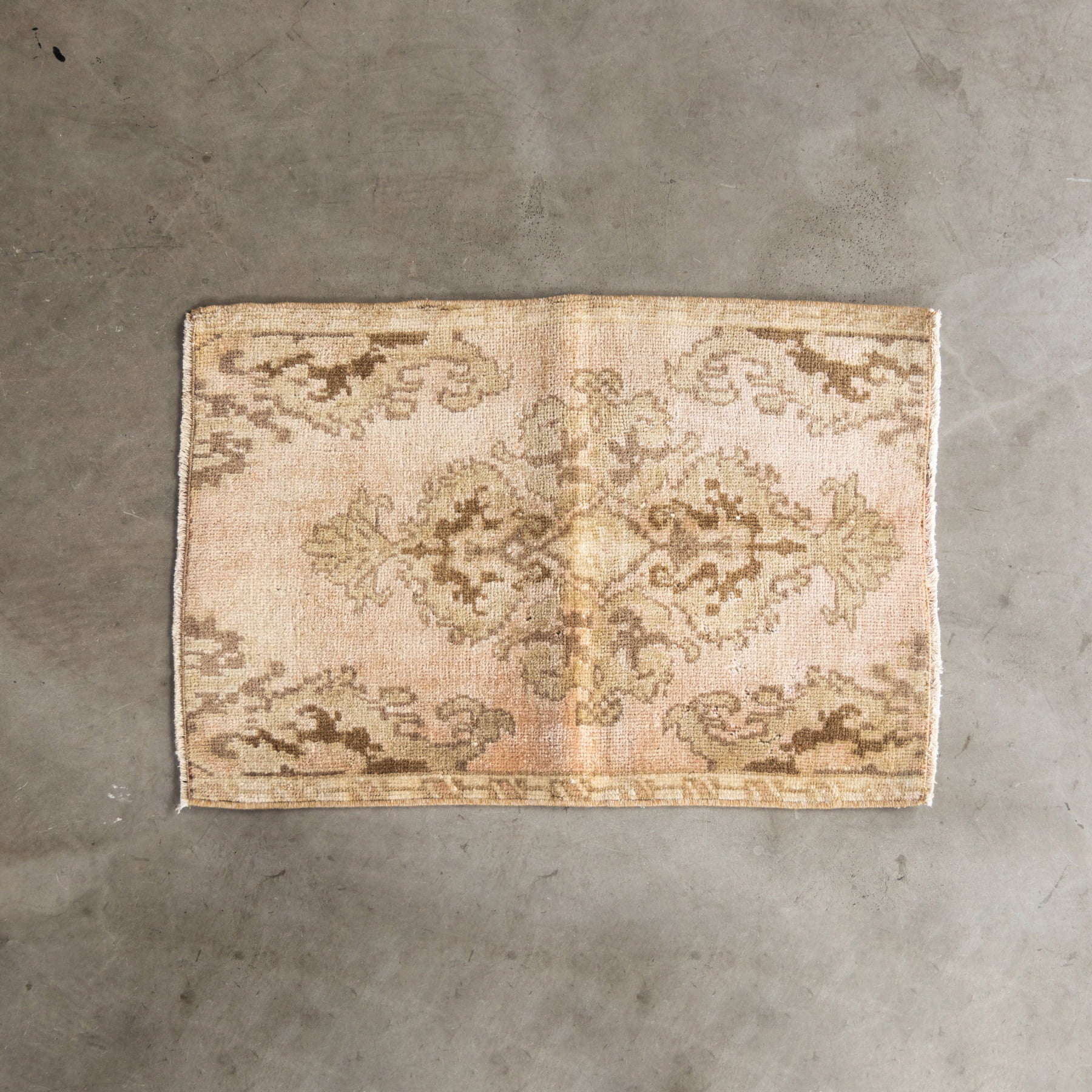 L<br>size：77cm×52cm（フリンジ含む）