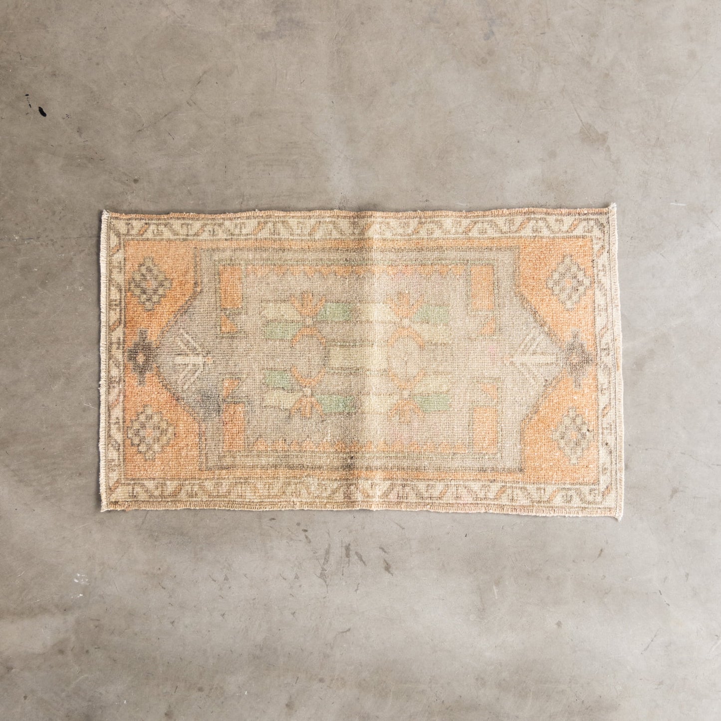 W<br>size：86.5cm×50cm（フリンジ含む）
