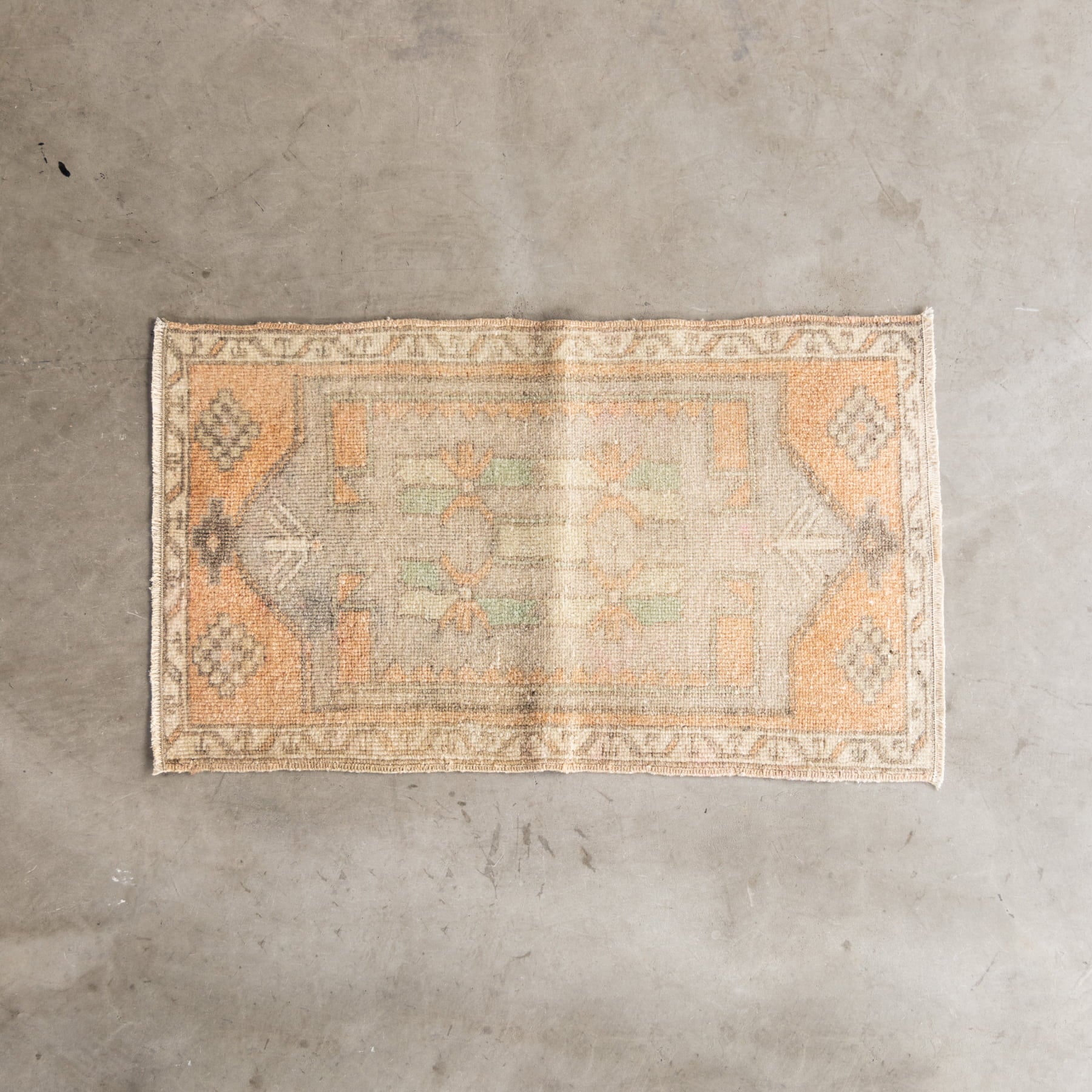 W<br>size：86.5cm×50cm（フリンジ含む）