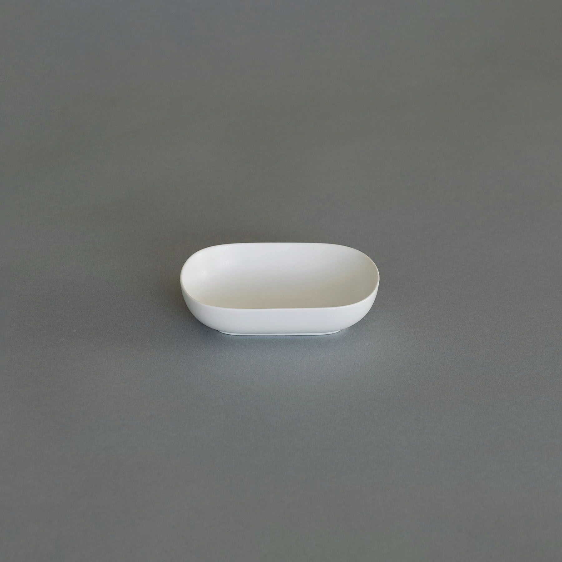 yumiko iihoshi porcelain／ReIRABO oval plate｜皿・器｜オルネ ド