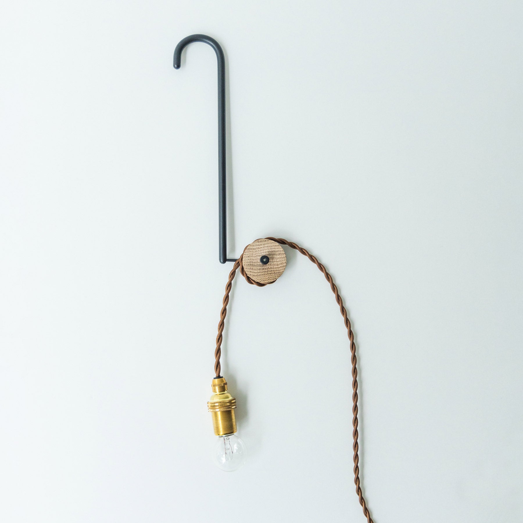 LESS hanger light｜ペンダントランプ｜オルネ ド フォイユ公式