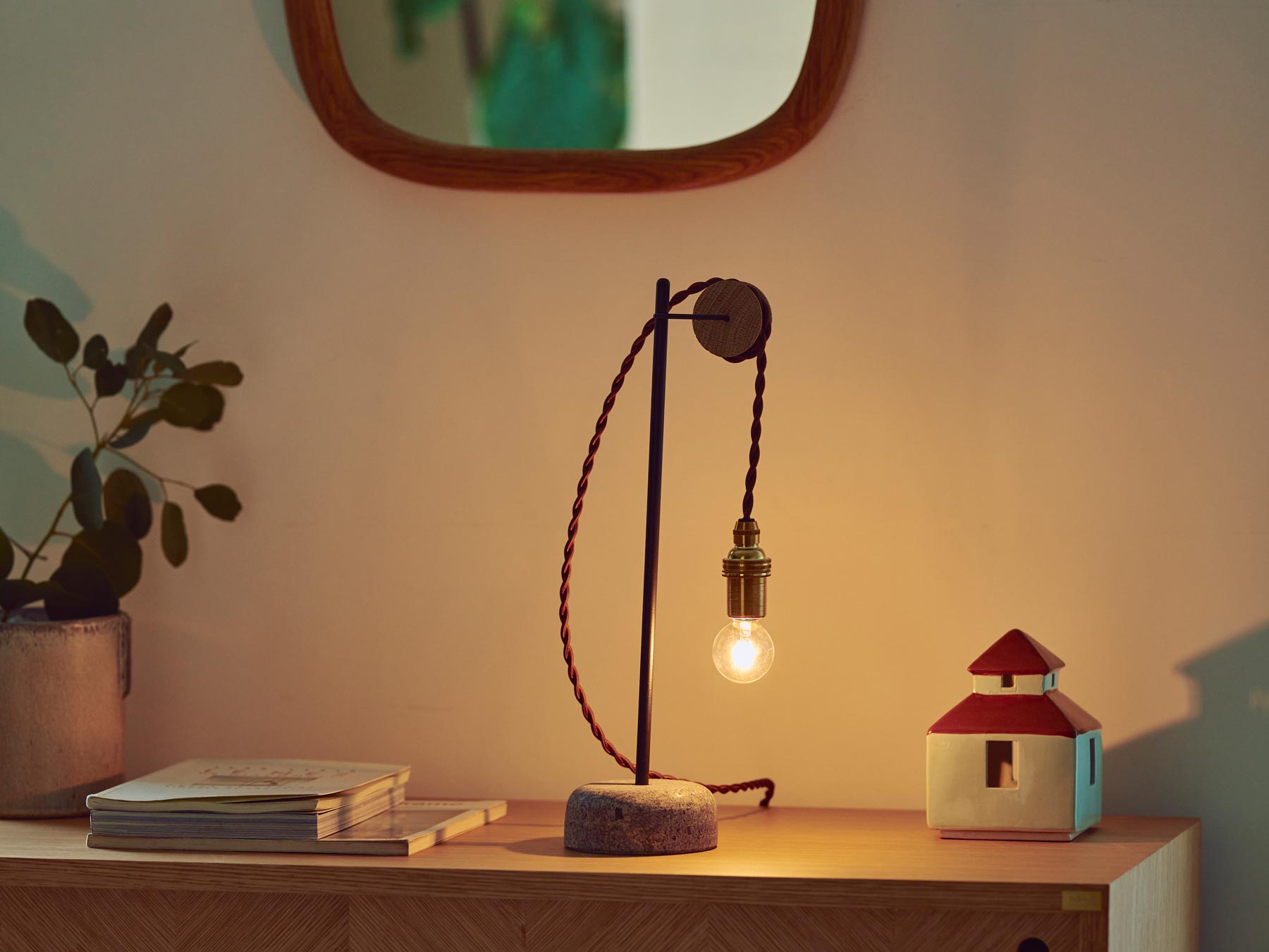 LESS desk lamp｜スタンドランプ・ウォールランプ｜オルネ ド フォイユ