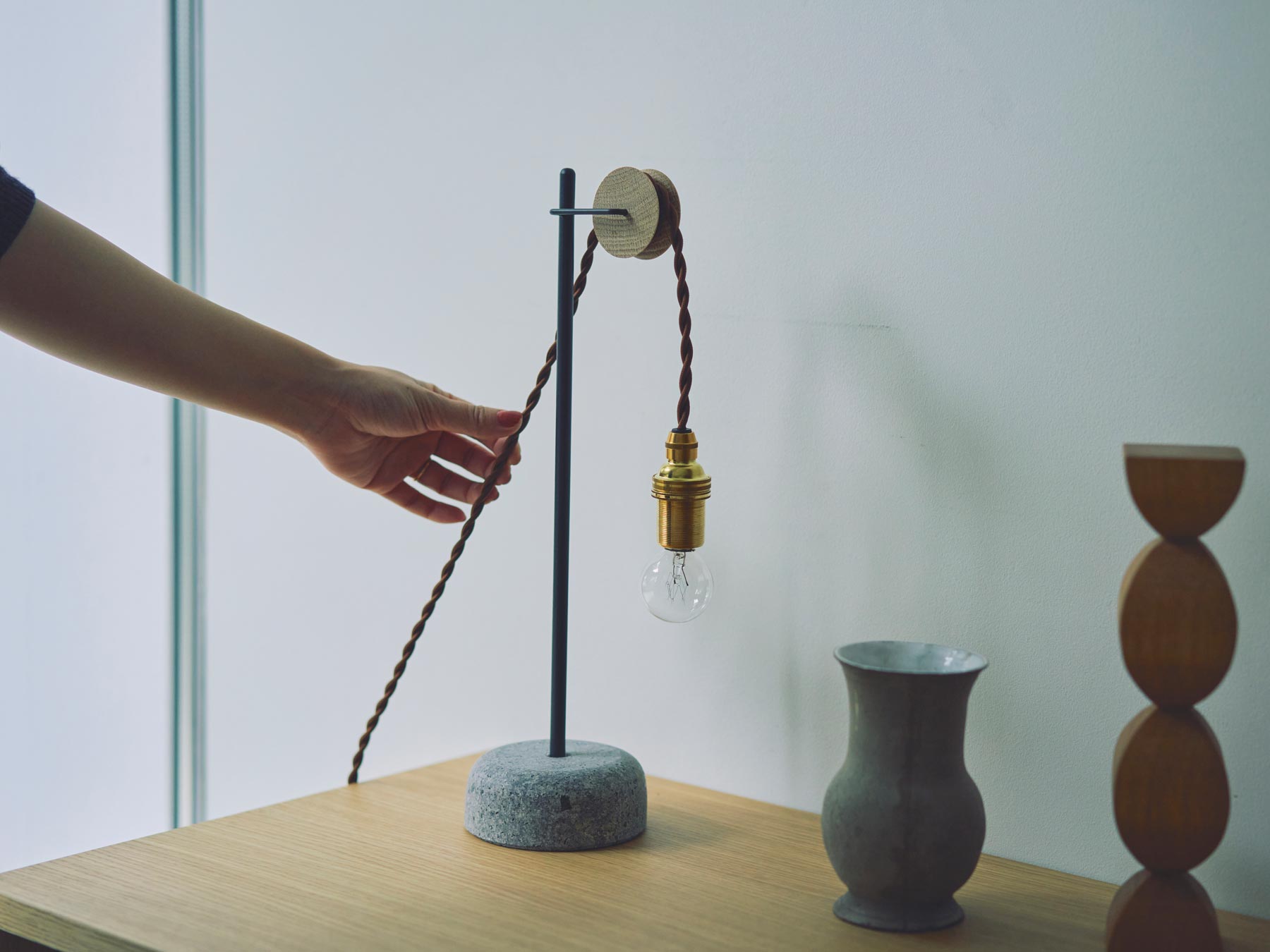 LESS desk lamp｜スタンドランプ・ウォールランプ｜オルネ ド フォイユ