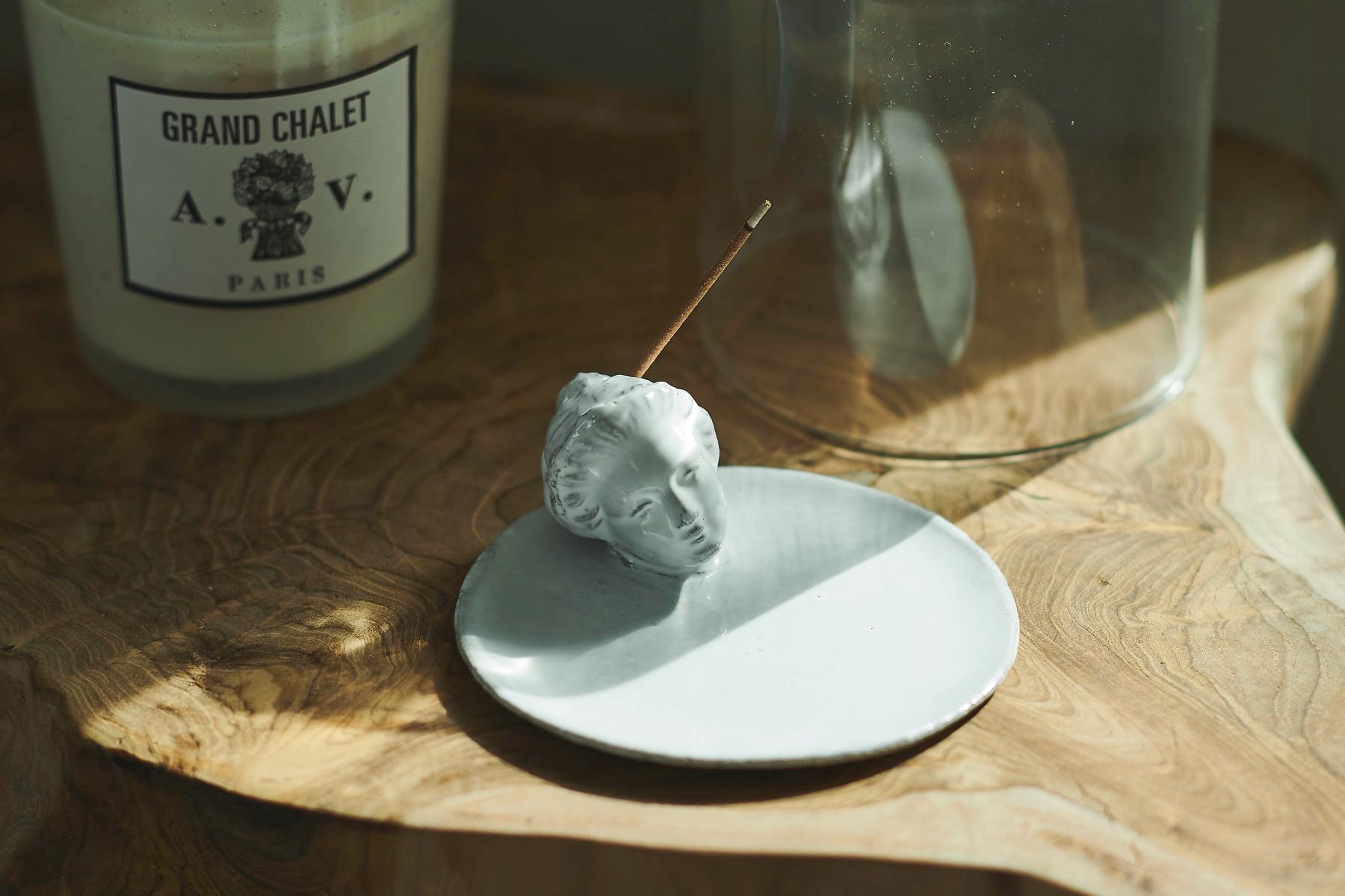 Astier de Villatte Antoinette インセンスホルダー – Orné de Feuilles