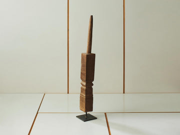 svb0051-b）ウッドオブジェ／B<br>size：高さ66cm、台座）10cm×10cm／重さ：約1.8kg
