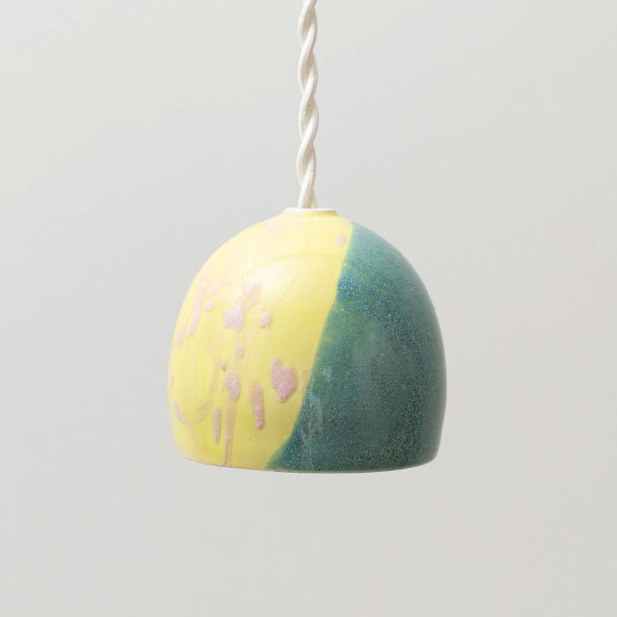 tmy0022-v）V<br>シェード：直径9cm×高さ8cm<br>コードの色：白<br>（コードの長さ：130cm、全長：約140.6cm）