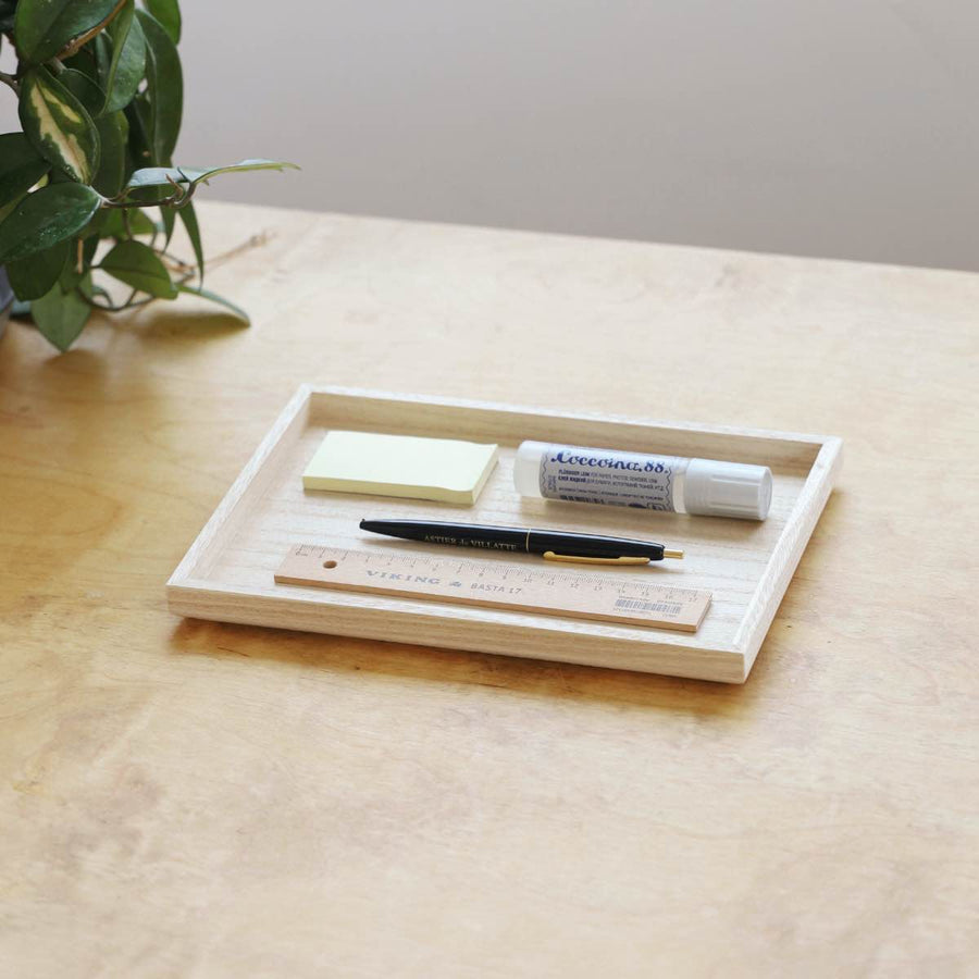 山の形 桐のトレイ Orné de Feuilles 山の形 桐のトレイ Orné de Feuilles